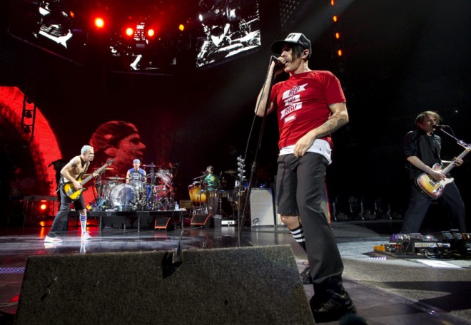 red-hot-chili-peppers-air-canada-centre-toronto-ontario-april-28th-2012-02